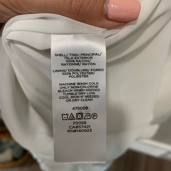 Sleeveless Lightweight Top - Picture 5 of 5